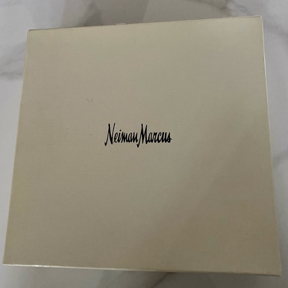 Neiman Marcus Vintage Dessert, Salad, Appetizer Plates, Set of 4 - Picture 6 of 7